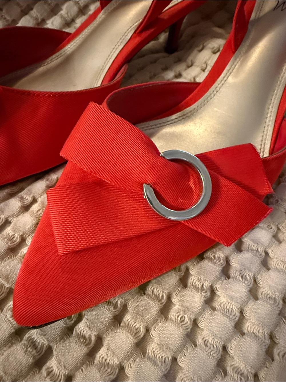 11 Red Slingback Kitten Heel Pumps with Bow Accent - Picture 2 of 7